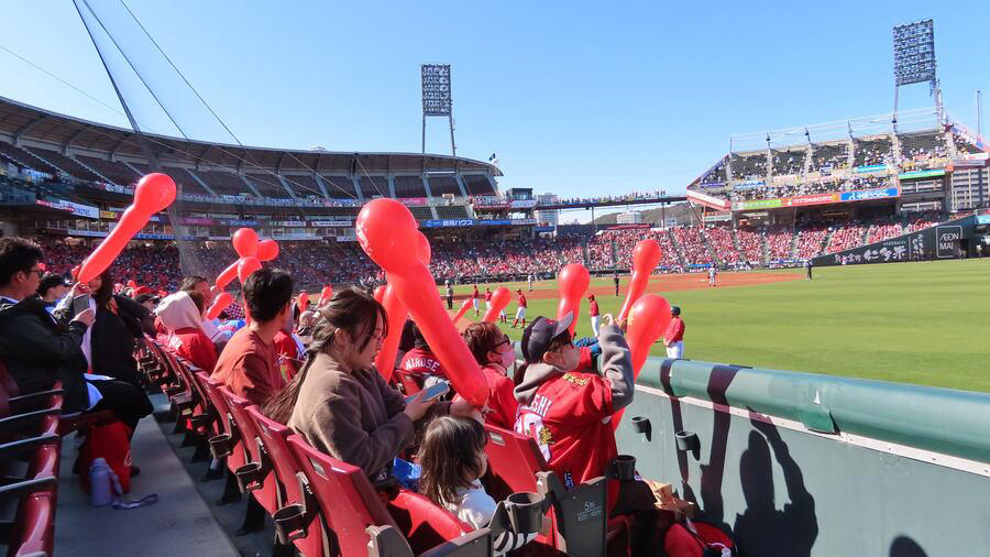阪神、年度初めに全試合完売の「超優良企業」, DeNA、ファンクラブ拡充で観客急増, 中日、貧打のチームでもドーム満員続き, 広島、コロナ明けから動員伸び悩み, ヤクルト、ダイナミックプライシングで物議