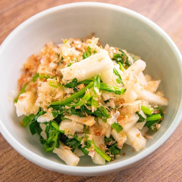 ほうれん草とちくわのナムル, 【ほうれん草とちくわがあったらこれを作るべし】「作り置きで作ったけど全部食べた」味見でなくなるレベルの簡単副菜レシピ, ほうれん草とカニ風味かまぼこのナムル, 【ほうれん草1束、あっという間に完成】ゆでるのやめたら断然うまい！カニ風味かまぼこで「ごちそうナムル」に格上げレシピ, ほうれん草とキャベツのごまみそ和え, 【ほうれん草とキャベツと】レンジ4分！ごまみそで和えるだけで、野菜が驚くほど消える…, ほうれん草と長芋のだし和え, 【ほうれん草と長芋があったらこれ】レンジ1分30秒で下ごしらえ！白だしがなじむシャキシャキ和え, ほうれん草とにんじんのごまみそ和え, 【ほうれん草はゆでずに時短】「作り置きに便利」「お弁当にもぴったり」ほうれん草とちくわで作る常備菜レシピ