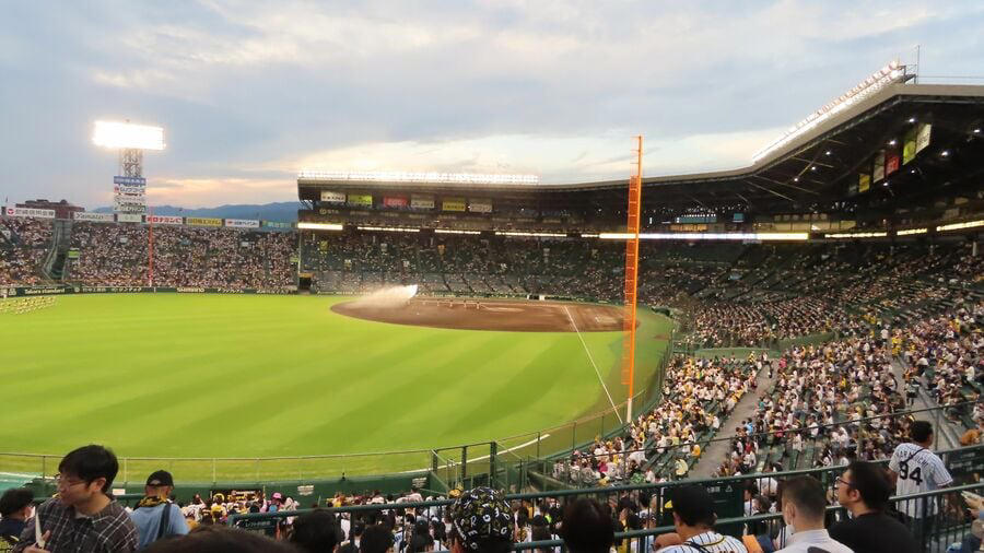 阪神、年度初めに全試合完売の「超優良企業」, DeNA、ファンクラブ拡充で観客急増, 中日、貧打のチームでもドーム満員続き, 広島、コロナ明けから動員伸び悩み, ヤクルト、ダイナミックプライシングで物議