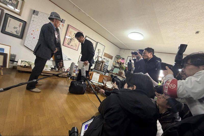 ●「返してくれ」闘い続けたのに、なぜ“廃棄”なのか, ●一度は負け、最高裁でひっくり返した「7年越しの完全勝利」, ●ようやく謝罪、だが公安委員は姿を見せなかった, ●「戻ってきてうれしいわけじゃない」謝罪の場に漂った違和感, ●返ってきたのは1挺だけ…しかも“魂の銃”が消えていた, ●不起訴のあとも「返してくれ」と求めていたのに, ●もし裁判の途中で廃棄されていたとしたら, ●謝られても、いちばん肝心なことは何も説明されていない, ●「絶対に返さないぞ」処罰感情が暴走したのか