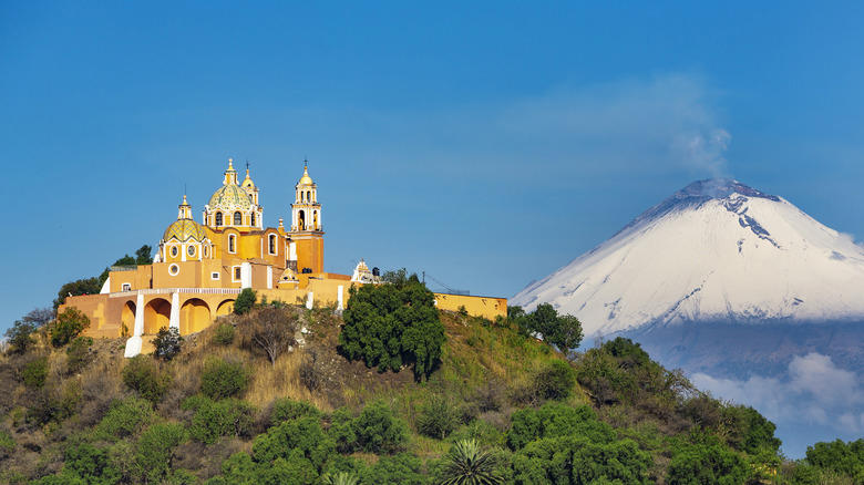 Cholula, Puebla Cholula, Puebla, San Cristóbal de las Casas, Chiapas, Taxco, Guerrero, Todos Santos, Baja California, Izamal, Yucatán, Chiapa de Corzo, Chiapas, Tequila, Jalisco, Papantla, Veracruz, Real de Catorce, San Luis Potosí, Peña de Bernal, Querétaro