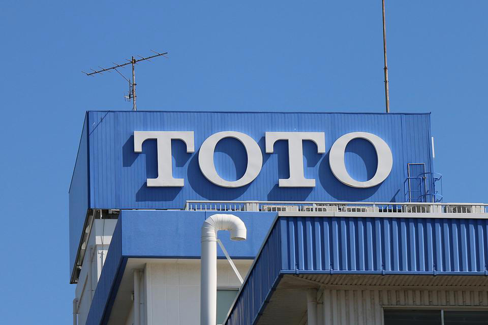 利益の4割を稼ぐ、TOTOの半導体製品, トイレ製造で極めた「焼く技術」と「磨く技術」, 光通信分野が急成長も、震災で大幅縮小, 半導体、利益ゼロの年も