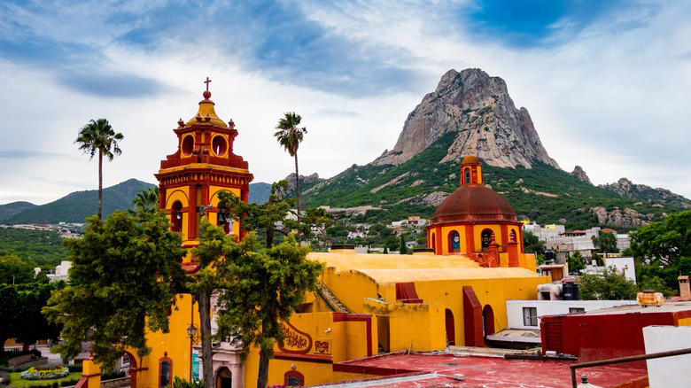 Peña de Bernal, Querétaro Cholula, Puebla, San Cristóbal de las Casas, Chiapas, Taxco, Guerrero, Todos Santos, Baja California, Izamal, Yucatán, Chiapa de Corzo, Chiapas, Tequila, Jalisco, Papantla, Veracruz, Real de Catorce, San Luis Potosí, Peña de Bernal, Querétaro
