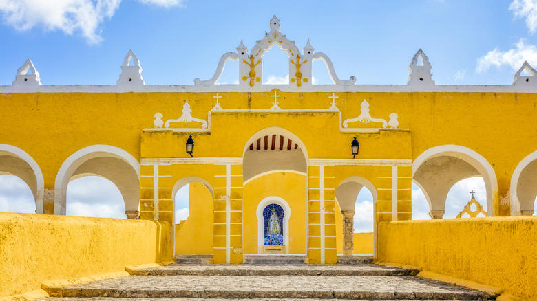 Izamal, Yucatán Cholula, Puebla, San Cristóbal de las Casas, Chiapas, Taxco, Guerrero, Todos Santos, Baja California, Izamal, Yucatán, Chiapa de Corzo, Chiapas, Tequila, Jalisco, Papantla, Veracruz, Real de Catorce, San Luis Potosí, Peña de Bernal, Querétaro