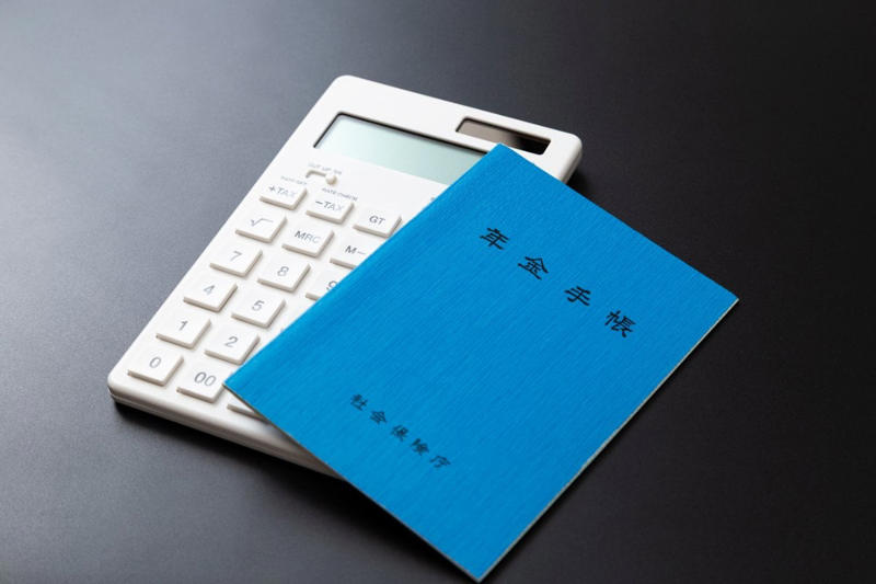 国民年金・厚生年金、「2026年6月15日から増えます」改定額をみる, 2026年度「国民年金の満額＆厚生年金モデル夫婦世帯の年金額」, 6月に届く「年金額改定通知書・年金振込通知書」, 年金からの天引き内容が分かる「年金振込通知書」, 国民年金・厚生年金、60歳から69歳まで平均年金月額【年金一覧表】, 【厚生年金一覧表】60歳代の平均月額《1歳刻みで見る》, 【国民年金一覧表】60歳代の平均月額《1歳刻みで見る》, 国民年金・厚生年金、70歳から79歳まで平均年金月額【年金一覧表】, 【厚生年金一覧表】70歳代の平均月額《1歳刻みで見る》, 【国民年金一覧表】70歳代の平均月額《1歳刻みで見る》, 国民年金・厚生年金、80歳から89歳まで平均年金月額【年金一覧表】, 【厚生年金一覧表】80歳代の平均月額《1歳刻みで見る》, 【国民年金一覧表】80歳代の平均月額《1歳刻みで見る》, 【住民税の課税状況】「60歳代から一変？」シニア世代で進む「非課税化」の傾向