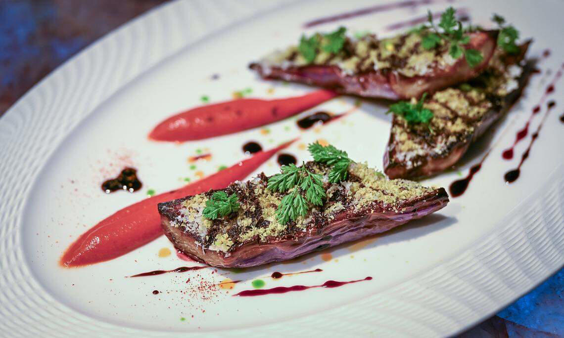 How to pronounce Bulle, The menu, The Chef, Can Fresno support such a high-end restaurant?