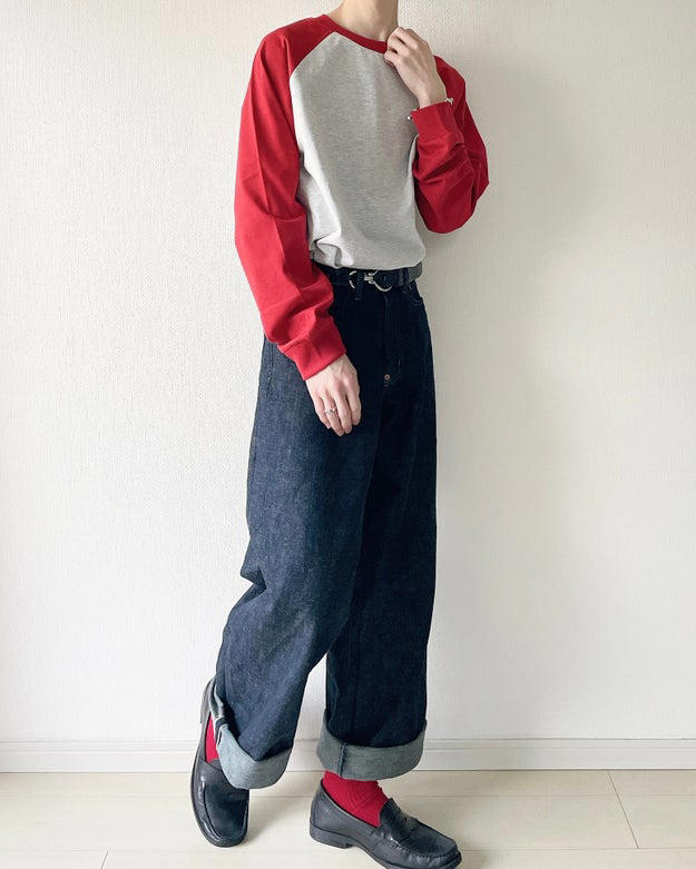 990円で買える、春コーデの主役にぴったりなTシャツ！, 1枚でも着られるような、ほどよく厚みのある生地。, リラックス感のある、ゆったりとしたシルエット。, 機能性とデザイン性を兼ね備えた、ラグランスリーブ仕様。, デニムパンツと合わせた、カジュアルコーデにぴったり！, 公式レビューでは、高評価の声が数多く寄せられています！