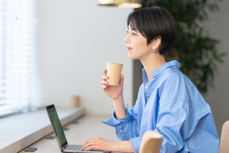 1. 予定のすき間に自分時間を詰め込んでいる, 2. 自分時間を「余った時間」でしか取っていない, 3. 限界まで頑張ってからやっと休んでいる, 4. 自分時間にも「ちゃんとしなきゃ」と思っている, 5. 人に気を遣いながら自分時間を過ごしている, 6.「こうあるべき」で自分時間の取り方を決めている, 7. 自分時間のあと、すぐに忙しい現実に戻っている
