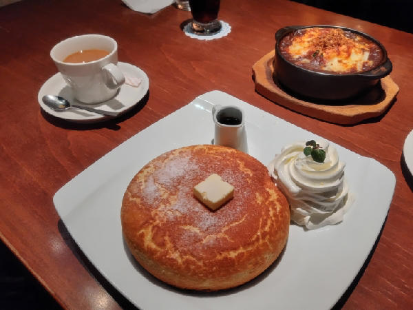 【神保町】開店10分で完売！？限定10食の海鮮丼が1500円で神コスパ, 【神保町】1080円！スープ完飲のフォーとサクサクバインミーランチに悶絶, 【神保町】石窯でじっくり焼きのパンケーキ！, 【有楽町／神保町／東銀座】極上朝カレー3選！450円のお手頃から土鍋ごはん系まで, 【水道橋】東京ドームホテルで新鮮野菜のご馳走ブッフェ