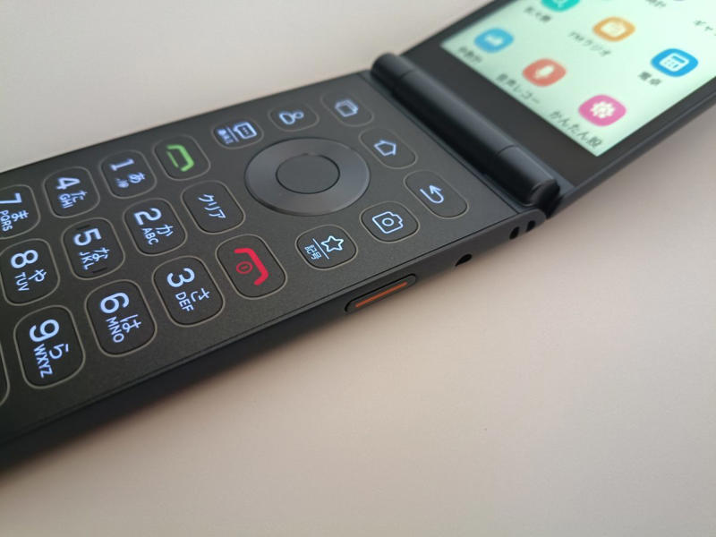 Android 14 Go Edition搭載のケータイ型スマホ, 通話の使い勝手はスマホよりも良好, 必須アプリはどこまで使えるか, 検証で見えた便利ポイントと残念ポイント, スマホ並みの使い方も「やろうと思えばできる」。無理のないデジタルデトックスに