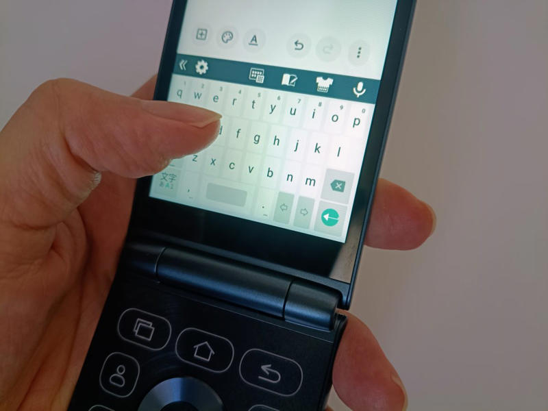 Android 14 Go Edition搭載のケータイ型スマホ, 通話の使い勝手はスマホよりも良好, 必須アプリはどこまで使えるか, 検証で見えた便利ポイントと残念ポイント, スマホ並みの使い方も「やろうと思えばできる」。無理のないデジタルデトックスに