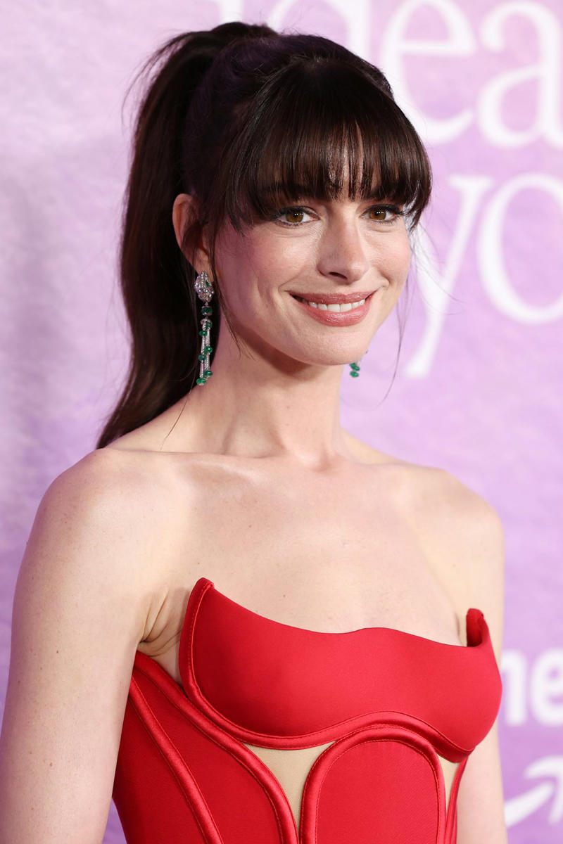 Coral-On-Coral In 2001, Frosted Lips & Glossy Curls In 2004, Sophisticated Half-Updo in 2006, Bouncy Bob in 2008, ‘60s Vibes in 2009, Face-Framing Highlights in 2011, Piece-y Pixie in 2012, Ponytail Braid in 2016, Vibrant Red Hair in 2019, Rich Hair & Bubblegum Pink Lips in 2020, Dewy, Fresh Makeup & Loose Waves in 2022, Fluffy Fringe & A Pumped-Up Pony in 2024, Air-Dried Waves in 2026