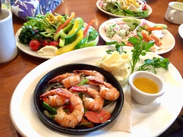 【神保町】開店10分で完売！？限定10食の海鮮丼が1500円で神コスパ, 【神保町】1080円！スープ完飲のフォーとサクサクバインミーランチに悶絶, 【神保町】石窯でじっくり焼きのパンケーキ！, 【有楽町／神保町／東銀座】極上朝カレー3選！450円のお手頃から土鍋ごはん系まで, 【水道橋】東京ドームホテルで新鮮野菜のご馳走ブッフェ
