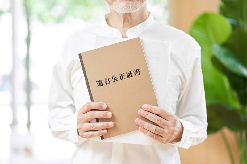 回答者のプロフィール, 父が遺した公正証書遺言が「父の意向ではない」？横やりを入れてくる兄弟, 無料の法律相談で背中を押され、淡々と遺産分割を進めることに, 兄弟間の会話はないまま分割した遺産を兄弟の口座へ。遺言書の大切さを実感したトラブル