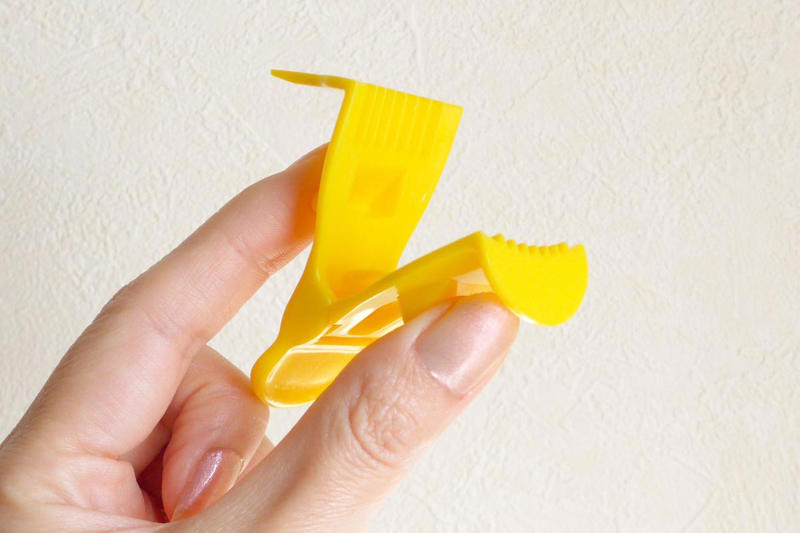 クリップのような「薬味ホルダー」, 指を守りながら、安心してすりおろせる, すりおろした薬味を集めるのもラクラク, スライサーの指ガードとしても活躍, 引き出しに入るコンパクトさがうれしい