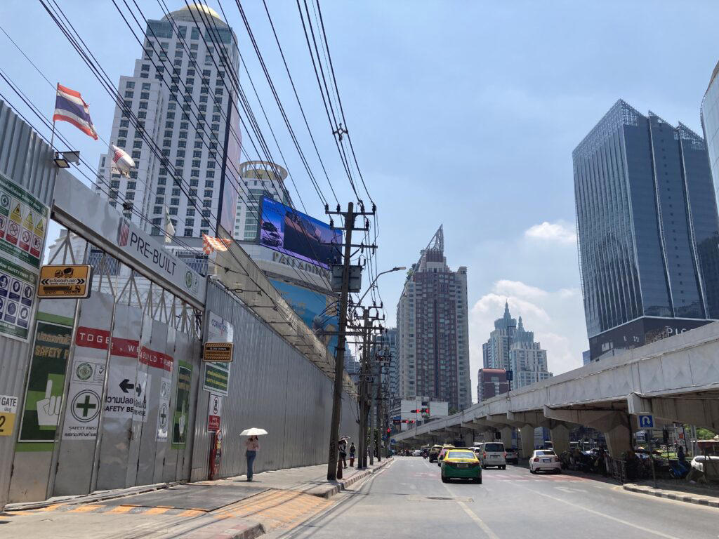 กลุ่มแพลทินัมผุดมิกซ์ยูสยักษ์, พลิก “พันธุ์ทิพย์” สู่ “ฟีนิกซ์”, MQDC ปรับใหญ่อินทราสแควร์, ราคาที่ดินพุ่ง ตร.ว.ละ 2 ล้าน