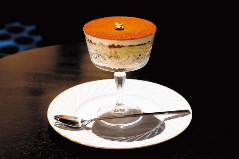 オペラ歌手のために作られたデザートを『カフェ ウィーン』, 『カフェ ウィーン』店舗詳細, 一服のお茶に老舗の歴史を感じる『山本山 ふじヱ茶房』, 『山本山 ふじヱ茶房』店舗詳細, 大人時間を過ごせるカフェバー『SALONE VENDREDI』, 社会参画を促すテクノロジーカフェ『分身ロボットカフェ DAWN ver.β』, 『分身ロボットカフェ DAWN ver.β』店舗詳細, 長年愛されてきた老舗喫茶に新しい風『はまの屋パーラー日本橋本店』, 『はまの屋パーラー日本橋本店』店舗詳細, シーンによって抹茶のイメージが変わる！ 『IPPUKU &amp; MATCHA 日本橋店』, 『IPPUKU &amp; MATCHA 日本橋店』店舗詳細