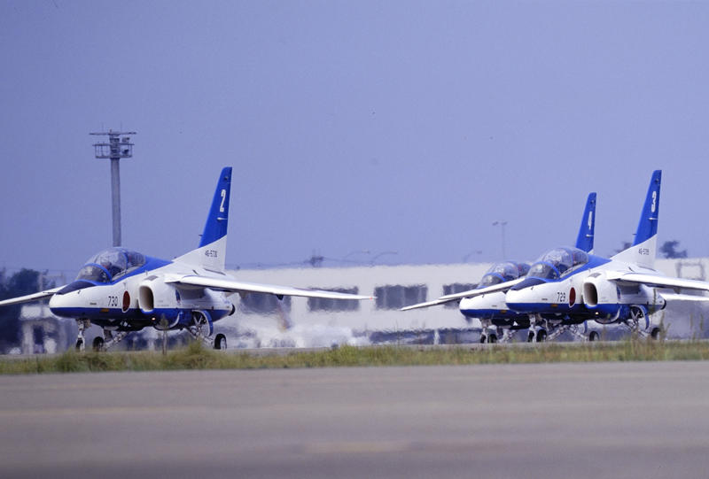 ジェイエア E190初号機受領 2016年4月20日, みやこ下地島空港 ビジネスジェットターミナル開業 2024年4月21日, 先進技術実証機X-2 初飛行 2016年4月22日, US-1A改(現US-2) ロールアウト 2003年4月23日, 仙台空港 開港 1957年4月24日, ブルーインパルス 初の国外遠征実施 1997年4月25日, 日本エアコミューター ATR42運航開始 2017年4月26日