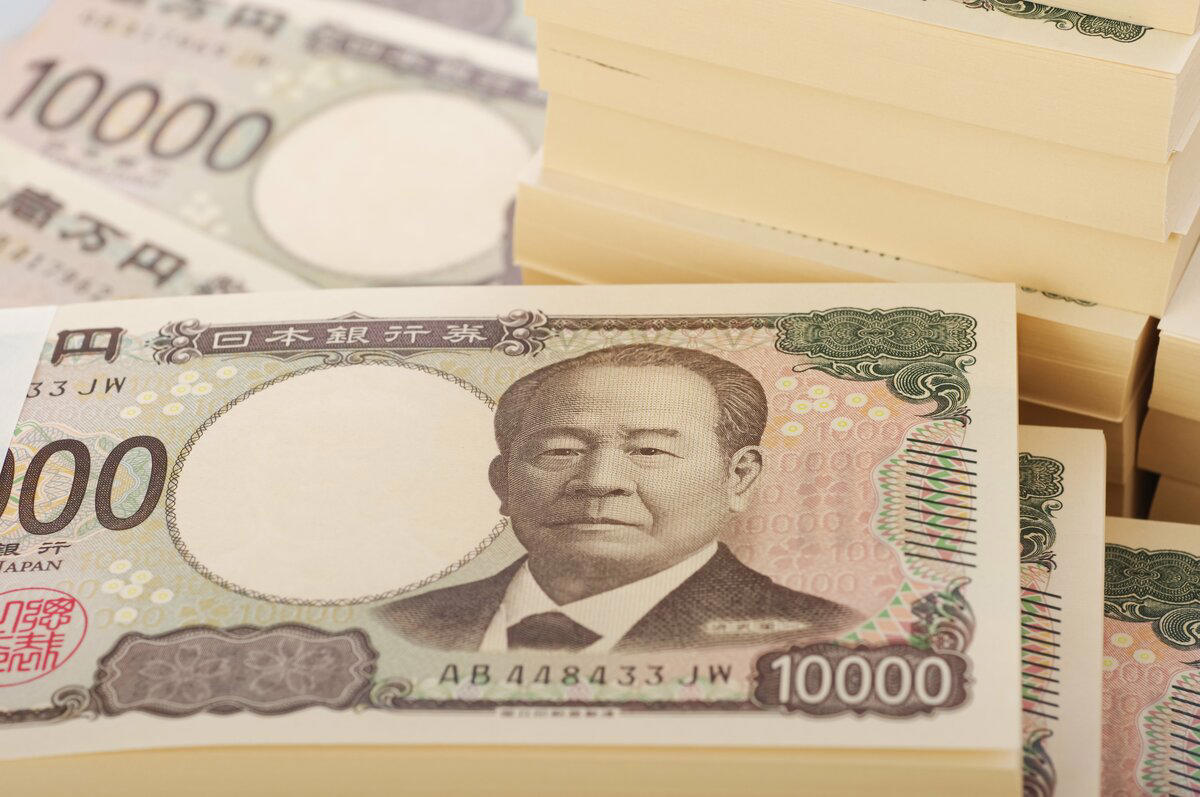 【NISA】都市部から地方、若年層からシニアまで「2696万口座に拡大！」, 「60～70歳代以上」が約3割の地域も！シニア層でも広がるNISA, 【NISA】「非課税→課税」に変わるのはどんな時？NISA相続の注意点！, 【NISA相続の基本ルール】, 資産も相続税の対象に。基礎控除の考え方, 【NISA】20年で2000万円を目指す！積立シミュレーション「結果はどうなる？」, ①想定利回り3％：リスクを抑えて着実に「バランス型」のイメージ, ②想定利回り6％：成長を取り込む「全世界株式」のイメージ