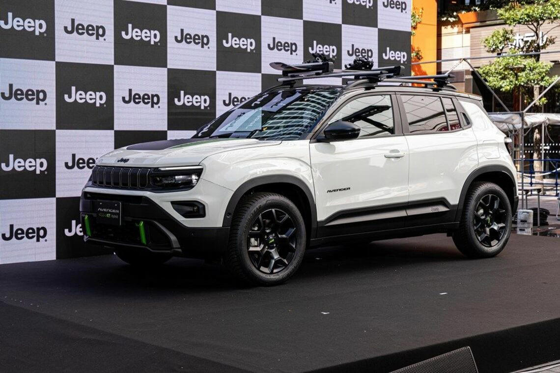 コンパクトSUV「アベンジャー」とは, エクステリア＆インテリアについて, 1.2Lターボ+48Vハイブリッドのパワートレイン, 4輪駆動システムについて, 便利機能・先進運転支援システム, 平野歩夢選手をブランドアンバサダーに若者を狙う