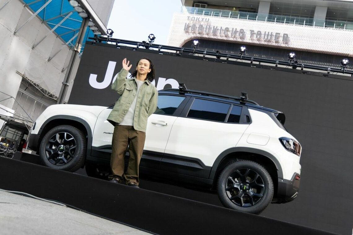 コンパクトSUV「アベンジャー」とは, エクステリア＆インテリアについて, 1.2Lターボ+48Vハイブリッドのパワートレイン, 4輪駆動システムについて, 便利機能・先進運転支援システム, 平野歩夢選手をブランドアンバサダーに若者を狙う