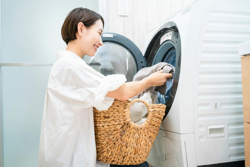 1. 気づけばずっとスマホを見ている, 2.「有意義に過ごさなきゃ」と自分にプレッシャーをかける, 3. 寂しさや不安をごまかすように予定を詰め込む, 4. SNSで他人と比べて落ち込んでしまう, 5.「休むのはダメ」と思い込んでゆっくりできない, 6. 本当にやりたいことを後回しにしてしまう