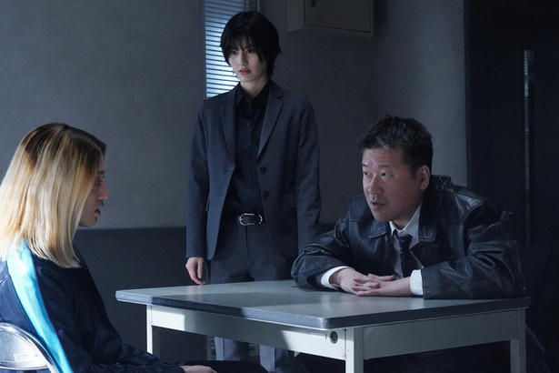 コメディー＆考察ミステリー、2つの顔を併せ持つ新たな刑事ドラマ, 自宅に突然の来客…“夫婦バレ”の危機を間一髪で回避, 占い師傷害事件が発生…そこは2人の「運命の場所」だった, 実は夫婦だった占い師同士…明日香の洞察力が光る, 格闘家の家に押し入った強盗犯…彩雲時のデバイスが見つかる, 誠＆明日香の来店記録がバレる…事件は真相へ近づく, 占い師夫婦の事件の真相…欲望と嫉妬が引き起こした悲劇, 明日香、「私たちは絶対刑事で絶対バディ」と固い絆を宣言, 誠＆明日香に忍び寄る不穏な影…部下に“夫婦バレ”の危機, SNSでは「2人の掛け合いが最高！」と反響　沼袋署の“濃すぎるメンバー”にも注目