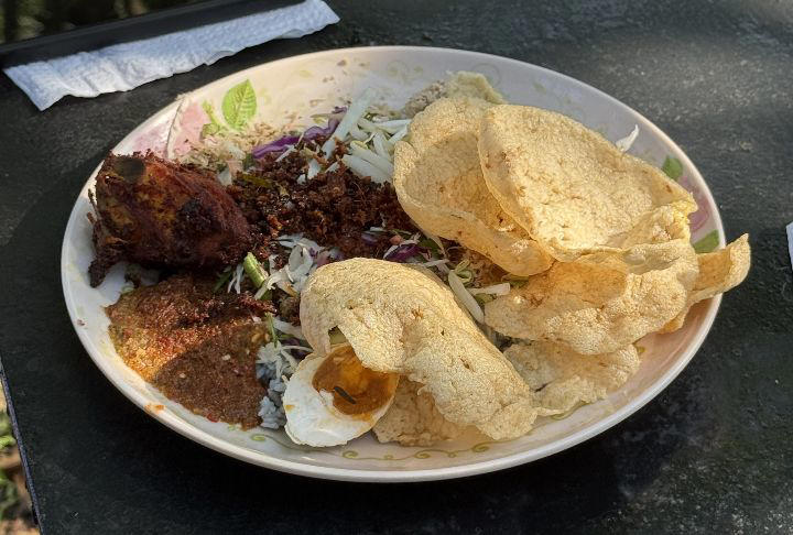 1. Kupi Tunggal – Janda Baik, 2. Kopi Ladang – Janda Baik, 3. Nasi Kerabu Sedap @ Kak Yati – Tanjung Malim, 4. 7 Half Cafe – Titi, Negeri Sembilan, 5. Leng’s Cafe – Bukit Tinggi