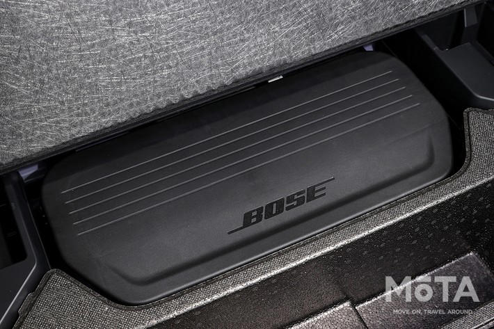 新型スーパーワンの価格を徹底解説！ 補助金130万円で軽のガソリン車より安くなる理由, 「選ぶ楽しさ」がなかった日本の電気自動車市場を変える、待望のスポーツモデル, 補助金130万円でガソリン車「N-ONE RS」を下回る価格の逆転現象, 実質価格209万円なのに、ワイドボディやシート、BOSE製のオーディオなど専用装備も充実, 車体の幅を広げて外観の良さを引き立てた, 大人4人が乗れる広さと、体をしっかり支える専用の前席, 9インチGoogle搭載ディスプレイ＆BOSEサウンドなど充実の標準装備, 充実装備に加え、遊び心もあり！ ブーストモードの演出, 1090kgの軽い車体と電気自動車ならではの素早い加速, 15インチタイヤと低い重心がもたらす安定した走り, 効率を捨ててまで作り込んだ「音と変速」の仕組み！ 賛否が分かれるこだわりの制御, 専用スイッチが引き出す95馬力の実力と「BOSE」が奏でる疑似エンジン音, 効率を捨ててまで徹底再現したガソリン車の出力特性と変速時の挙動, 結論！ 新型スーパーワンは価格を上回る充実した仕上がり！ 購入するなら早めの行動を