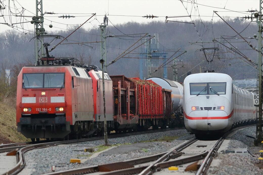遅れた列車は本当に「ドイツ鉄道」？, 「ドイツの鉄道」が遅れるのは事実だが…, 追いつかないインフラ整備, 「時間通りの国」スイスの“非情”対応, 「ドイツ鉄道」の遅れではなくても…
