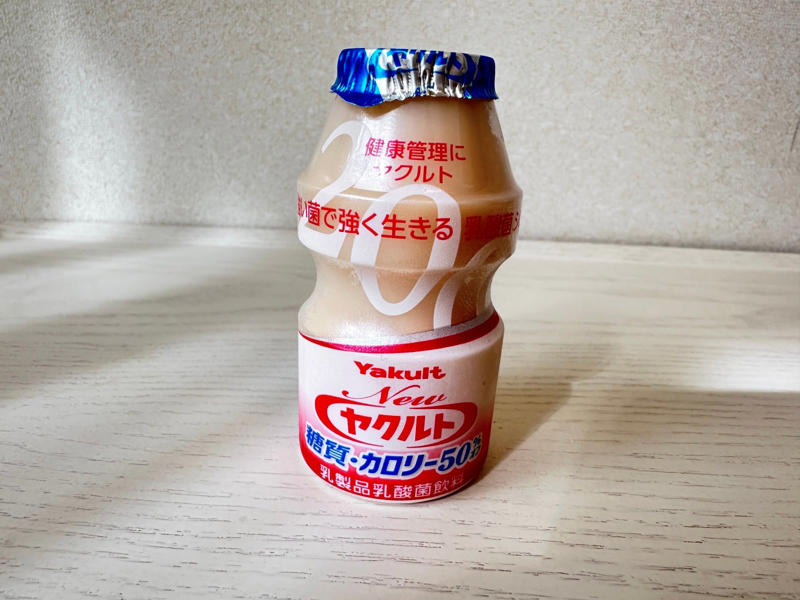 「ヤクルトの空き容器」で作れるものとは？, 細長いグラスなどの洗浄に, 1.輪ゴムと割り箸を用意する, 2.割り箸を容器に入れる, 3.キッチンペーパーを巻き付けて輪ゴムで留める, ヤクルトの空き容器でスッキリきれいに