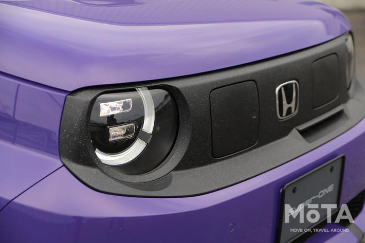 新型スーパーワンの価格を徹底解説！ 補助金130万円で軽のガソリン車より安くなる理由, 「選ぶ楽しさ」がなかった日本の電気自動車市場を変える、待望のスポーツモデル, 補助金130万円でガソリン車「N-ONE RS」を下回る価格の逆転現象, 実質価格209万円なのに、ワイドボディやシート、BOSE製のオーディオなど専用装備も充実, 車体の幅を広げて外観の良さを引き立てた, 大人4人が乗れる広さと、体をしっかり支える専用の前席, 9インチGoogle搭載ディスプレイ＆BOSEサウンドなど充実の標準装備, 充実装備に加え、遊び心もあり！ ブーストモードの演出, 1090kgの軽い車体と電気自動車ならではの素早い加速, 15インチタイヤと低い重心がもたらす安定した走り, 効率を捨ててまで作り込んだ「音と変速」の仕組み！ 賛否が分かれるこだわりの制御, 専用スイッチが引き出す95馬力の実力と「BOSE」が奏でる疑似エンジン音, 効率を捨ててまで徹底再現したガソリン車の出力特性と変速時の挙動, 結論！ 新型スーパーワンは価格を上回る充実した仕上がり！ 購入するなら早めの行動を