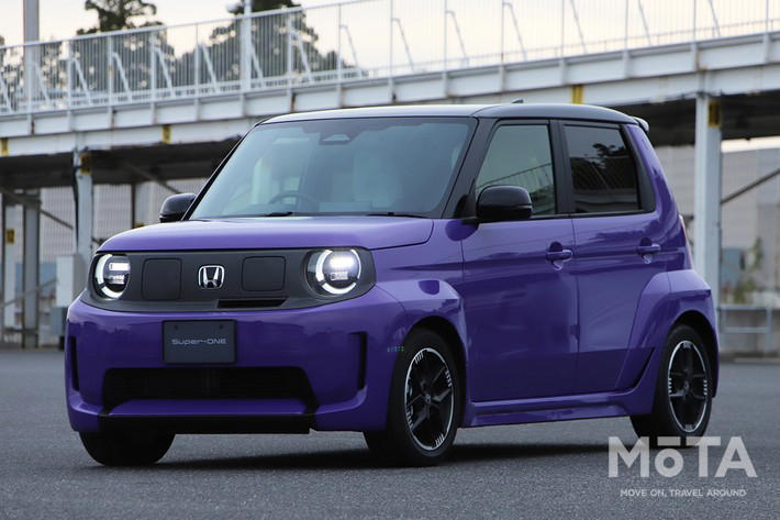 新型スーパーワンの価格を徹底解説！ 補助金130万円で軽のガソリン車より安くなる理由, 「選ぶ楽しさ」がなかった日本の電気自動車市場を変える、待望のスポーツモデル, 補助金130万円でガソリン車「N-ONE RS」を下回る価格の逆転現象, 実質価格209万円なのに、ワイドボディやシート、BOSE製のオーディオなど専用装備も充実, 車体の幅を広げて外観の良さを引き立てた, 大人4人が乗れる広さと、体をしっかり支える専用の前席, 9インチGoogle搭載ディスプレイ＆BOSEサウンドなど充実の標準装備, 充実装備に加え、遊び心もあり！ ブーストモードの演出, 1090kgの軽い車体と電気自動車ならではの素早い加速, 15インチタイヤと低い重心がもたらす安定した走り, 効率を捨ててまで作り込んだ「音と変速」の仕組み！ 賛否が分かれるこだわりの制御, 専用スイッチが引き出す95馬力の実力と「BOSE」が奏でる疑似エンジン音, 効率を捨ててまで徹底再現したガソリン車の出力特性と変速時の挙動, 結論！ 新型スーパーワンは価格を上回る充実した仕上がり！ 購入するなら早めの行動を