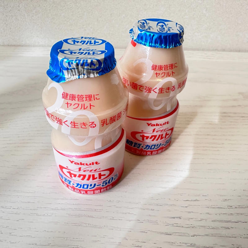 「ヤクルトの空き容器」で作れるものとは？, 細長いグラスなどの洗浄に, 1.輪ゴムと割り箸を用意する, 2.割り箸を容器に入れる, 3.キッチンペーパーを巻き付けて輪ゴムで留める, ヤクルトの空き容器でスッキリきれいに