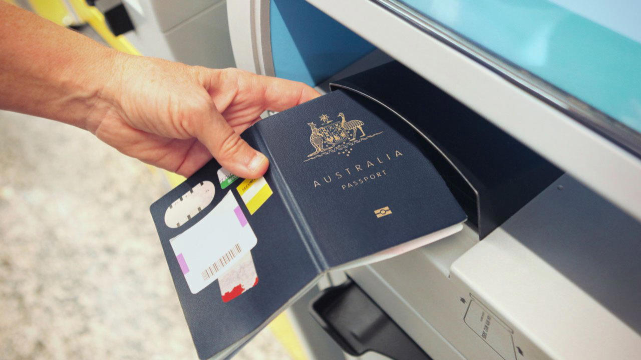 First in, best dressed, Last-minute perks, Early-bird pitfalls, The downside of delaying, Finding the balance, 5 tips for cheap last-minute air fares