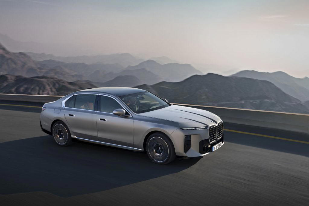 BMW 7 Series gets bolder “monolithic” look, Panoramic iDrive now on the BMW flagship sedan, AI-powered driving with Symbiotic Drive, BMW 7 Series: One Car, Multiple powertrains, Fully electric BMW i7