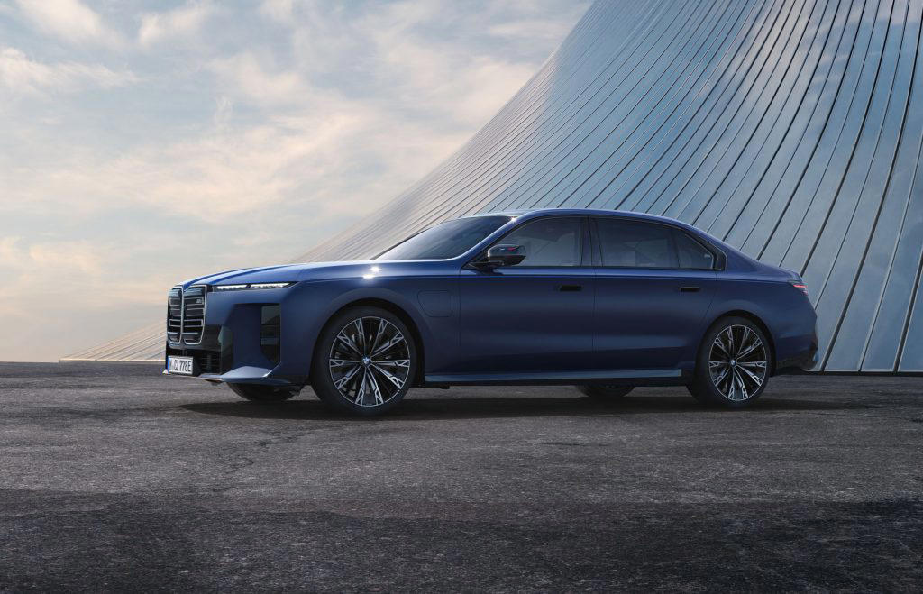 BMW 7 Series gets bolder “monolithic” look, Panoramic iDrive now on the BMW flagship sedan, AI-powered driving with Symbiotic Drive, BMW 7 Series: One Car, Multiple powertrains, Fully electric BMW i7