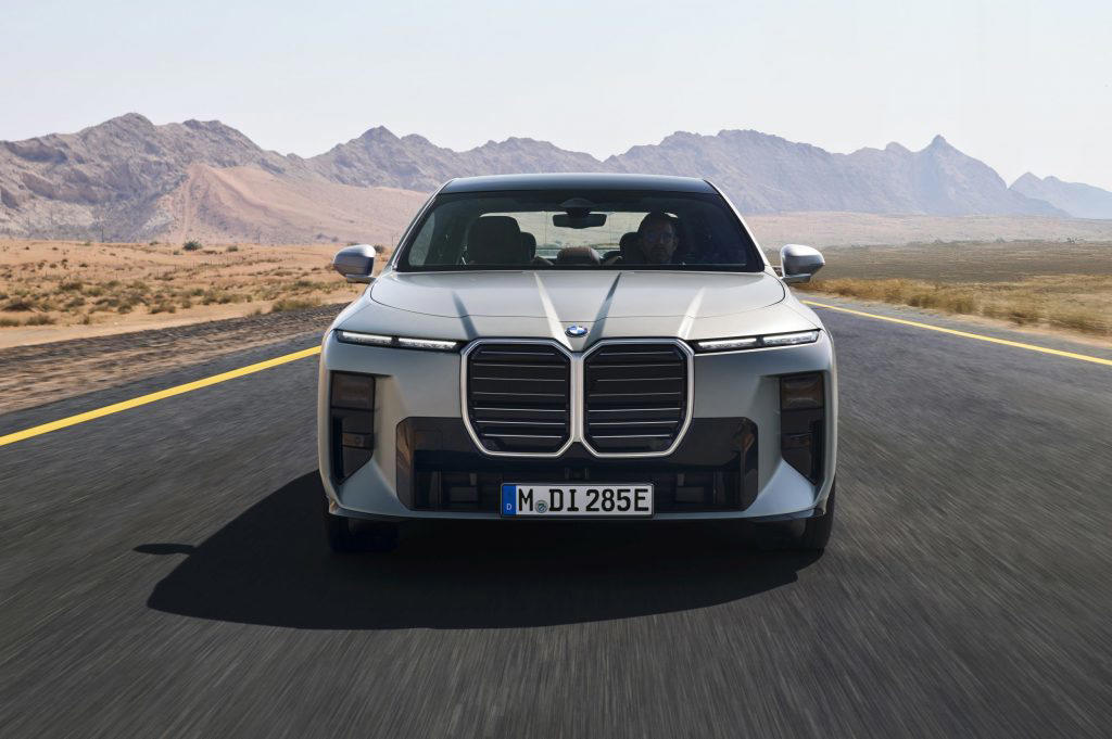 BMW 7 Series gets bolder “monolithic” look, Panoramic iDrive now on the BMW flagship sedan, AI-powered driving with Symbiotic Drive, BMW 7 Series: One Car, Multiple powertrains, Fully electric BMW i7