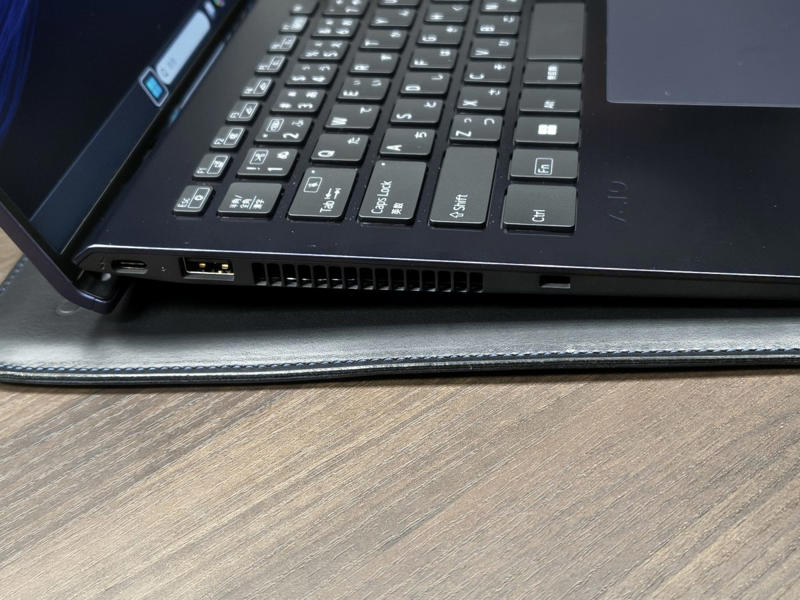 「VAIO SX14」は14.0型ハイエンドモバイルノートPC, Core Ultraプロセッサー搭載でCopilot+ PC準拠に (1/3), Core Ultraプロセッサー搭載でCopilot+ PC準拠に (2/3), Core Ultraプロセッサー搭載でCopilot+ PC準拠に (3/3), AIノイズキャンセリングなどオンライン会議機能も強化 (1/3), AIノイズキャンセリングなどオンライン会議機能も強化 (2/3), AIノイズキャンセリングなどオンライン会議機能も強化 (3/3), 価格は標準仕様モデルが327,800円（税込）から