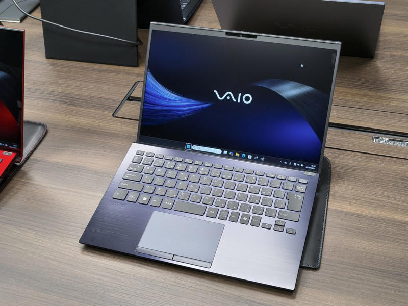 「VAIO SX14」は14.0型ハイエンドモバイルノートPC, Core Ultraプロセッサー搭載でCopilot+ PC準拠に (1/3), Core Ultraプロセッサー搭載でCopilot+ PC準拠に (2/3), Core Ultraプロセッサー搭載でCopilot+ PC準拠に (3/3), AIノイズキャンセリングなどオンライン会議機能も強化 (1/3), AIノイズキャンセリングなどオンライン会議機能も強化 (2/3), AIノイズキャンセリングなどオンライン会議機能も強化 (3/3), 価格は標準仕様モデルが327,800円（税込）から