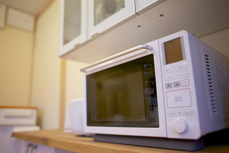 なくても困らなかった「電子レンジ」, 「調味料」を厳選すれば賞味期限ぎれなし, 用途別の「食器」はいらない, あって当たり前の「調理家電」も手放した, 食べきれないほどの「食料品」を買うのはやめた, たくさん置かなくても暮らしは回る