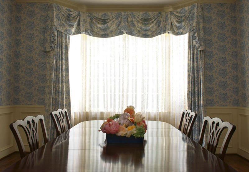 Iconic Pottery, China Collections, Porcelain Figurines, Floral Textiles, Lane Acclaim Series Furniture, Majolica Oyster Plates, Italian Lighting