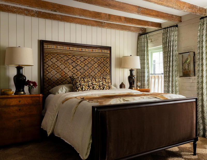Too Many Pillows, TVs and Other Screens, Cookie-Cutter Furniture Sets, Hodgepodge Bedding, Bulky Furniture, Nightstand Clutter