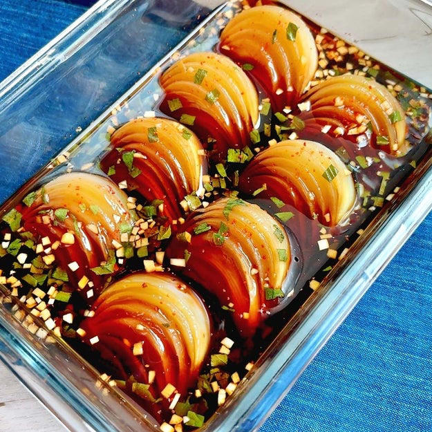 新玉ねぎとかいわれ大根のおかかサラダ, 「新玉ねぎのうまい食べ方」ならこれ！白だしスプーン1杯で決まるシンプルおかかサラダ, 新玉ねぎと大葉のさっぱりしょうゆ漬け, 【新玉ねぎが主役の万能漬け】「もうこれだけでおかずになる」白ごはんにも合う冷蔵庫に常備したいレシピ, 新玉ねぎと大葉の食べるドレッシング, 【新玉ねぎの季節、これだけは絶対やって】「冷蔵庫にあると安心」「白米が止まらん」切って漬けるだけの万能常備菜レシピ, 「あの玉ねぎのやつまた作って！」【新玉ねぎはこう漬けるのが正解】味しみっしみで米が消える