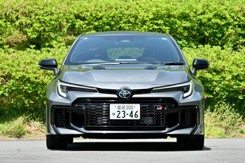 GRカローラとは?, 23式から25式前期までの進化は?, 25式後期では何が変わった?, 実際に走ってみると…, 既販車向けアップグレードプログラムも展開, 【フォトギャラリー】トヨタ「25式GRカローラ後期モデル」