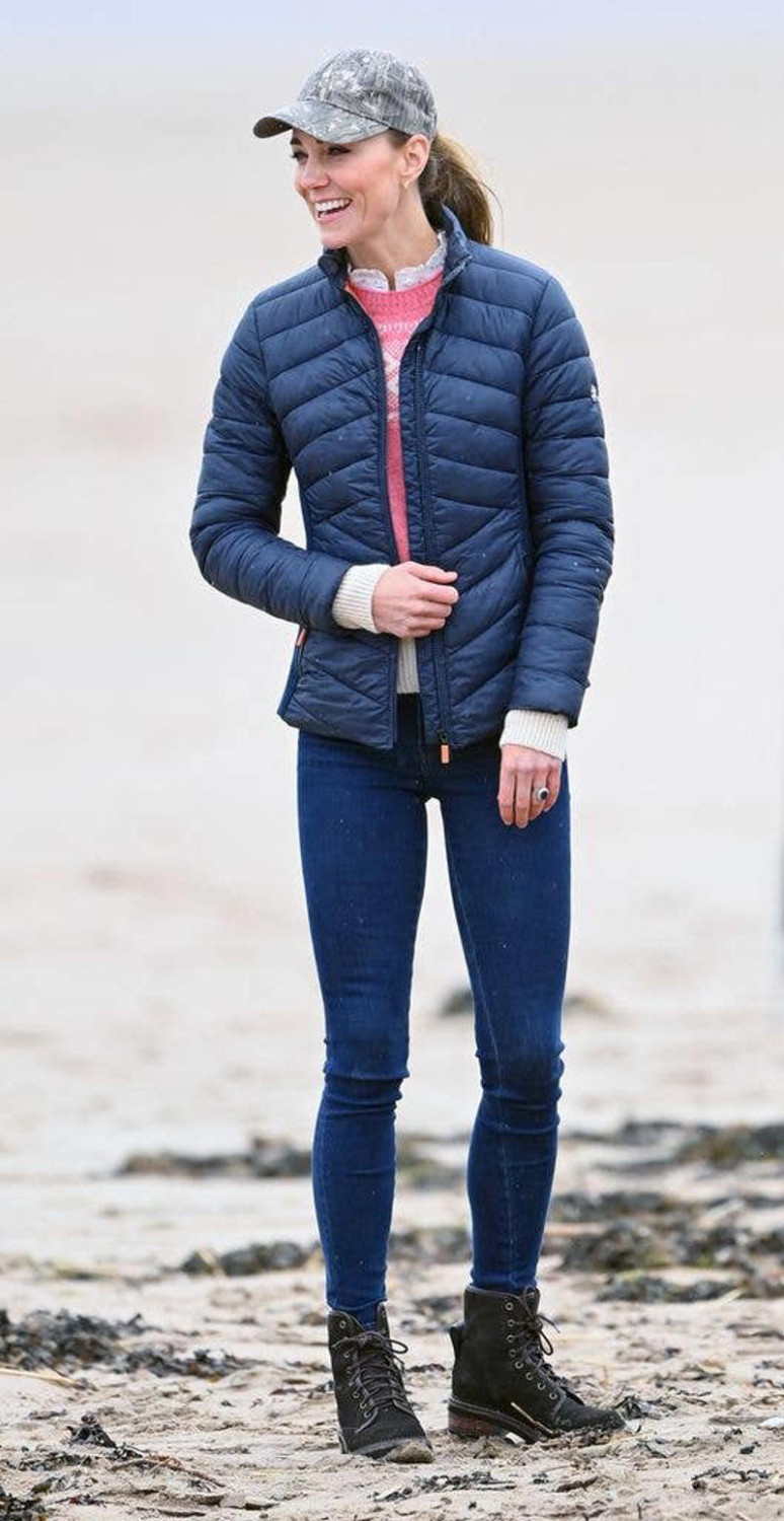 Incognito cap Trainers and jeans, Slideline stripes, Incognito cap, Blue laces and a polo shirt, Uggs It-girl