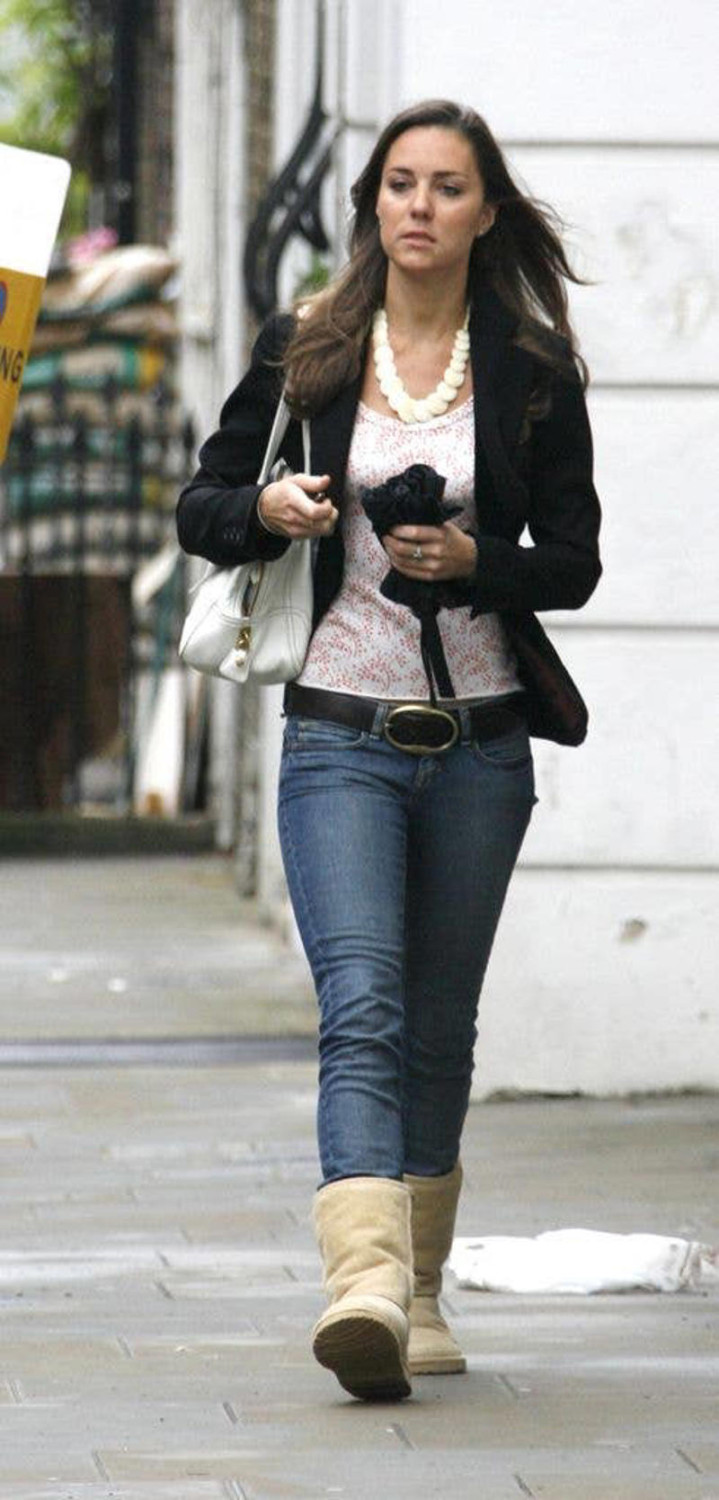 Uggs It-girl Trainers and jeans, Slideline stripes, Incognito cap, Blue laces and a polo shirt, Uggs It-girl