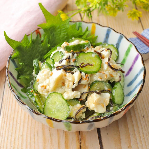 たけのこときゅうりのやみつき香味だれ和え, コリコリうまい〜「たけのこときゅうりのやみつき香味だれ和え」の作り方, きゅうりと豆腐の塩昆布和え, 【豆腐があったら作ってみて！】「箸休めにぴったり」「暑い日はこういうのがいい」和えるだけの簡単副菜レシピ, きゅうりの食べるラー油漬け, 「まだまだきゅうりが食べたい！」「冷蔵庫にあったら安心」材料2つに漬けるだけ！きゅうりの簡単副菜レシピ, きゅうりの漬物をパリッとさせる裏技, 【きゅうり、まだそのまま食べてるの！？】「だまされたと思ってやってみて！」ゆできゅうりのピリ辛漬け, 動画でほかのきゅうりレシピをチェック「Cucumber Teriyaki」