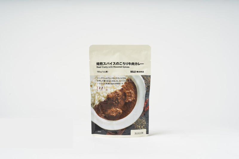 忙しい日はひと手間加えておいしくアレンジできる無印良品のレトルトが最強！, 豆板醤のピリ辛がうまい！「ごはんにかける 胡麻味噌担々スープ」, 【アレンジ】うどんにかけて担々麺風！, うずらの卵が2個入った野菜たっぷり中華丼「ごはんにかける 八宝菜」, 【アレンジ】ミニラーメンにかけてかた焼きそば風, 大人のための奥深い味わい！「焙煎スパイスのごろり牛肉カレー」, 【アレンジ】チーズと温玉でアレンジスパイシーでお肉もしっかり！, 子どもも喜ぶハワイの味！「素材を生かしたロコモコ」, 【アレンジ】目玉焼きと野菜でアレンジしてみんな大好きロコモコに！, 教えてくれたのはこの人たち！