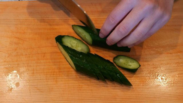 暑い日や食欲のない日にも◎「きゅうりの浅漬け」の作り方, 今日のレシピのポイント, 動画でご覧になりたい方はこちらから↓↓, YouTube「エプロン」簡単レシピを動画で紹介しています。, Instagram「エプロン」簡単レシピを写真で紹介しています。